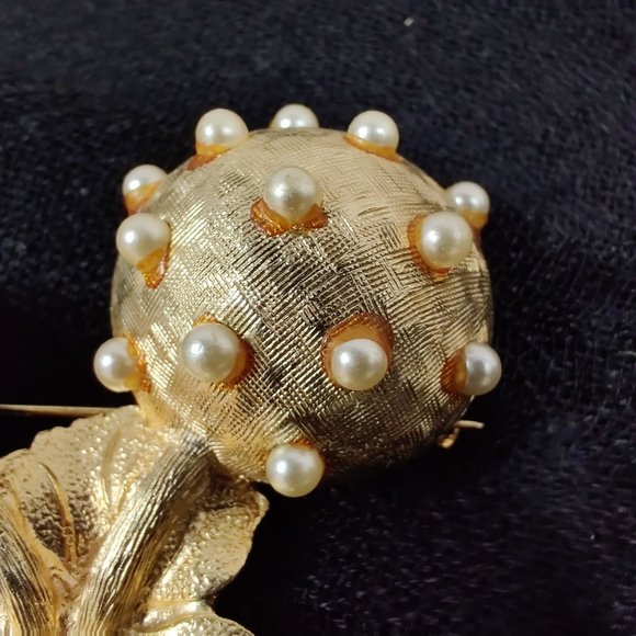 Vintage Leaf Flower Faux Pearl stripe floral Brooch Gold Tone Preppy Elegant - Picture 5 of 7